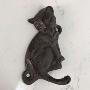 Kitten wall hook